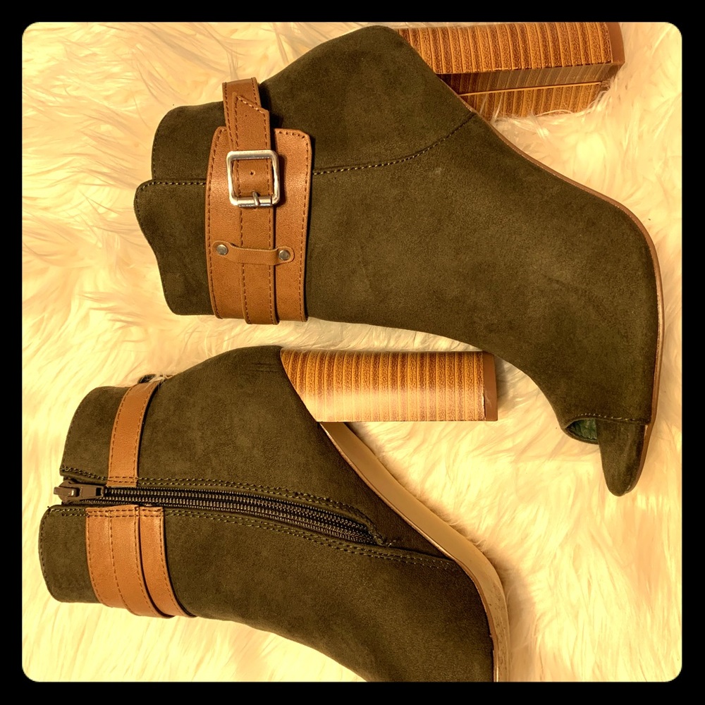 Green & Camel Peep-Toe Heels